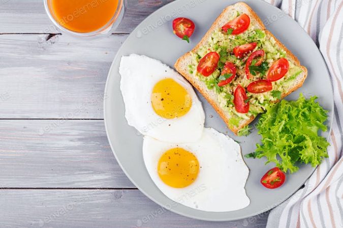 Las formas más sanas de cocinar un huevo frito para gozar sin engordar
