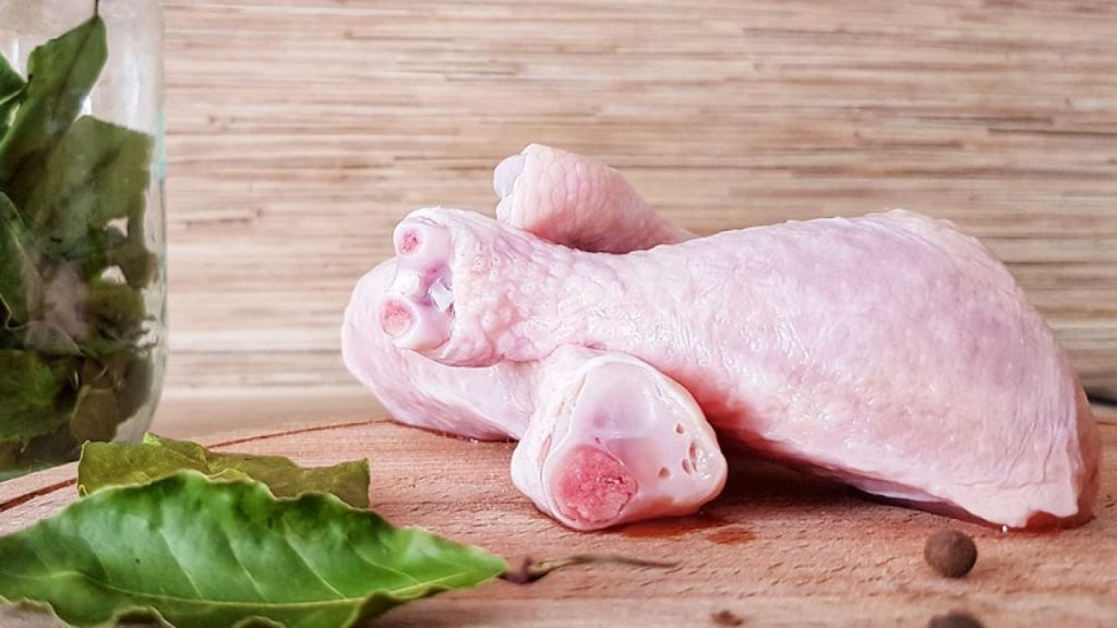 pollo crudo