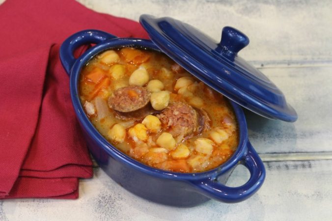 Garbanzos: la receta para un guiso brutal en 30 minutos sin nada de carne 26 Merca2.es potaje-de-garbanzos-1