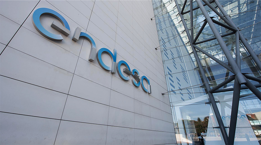Endesa insta a renovar el Bono Social a unas 12.500 familias catalanas