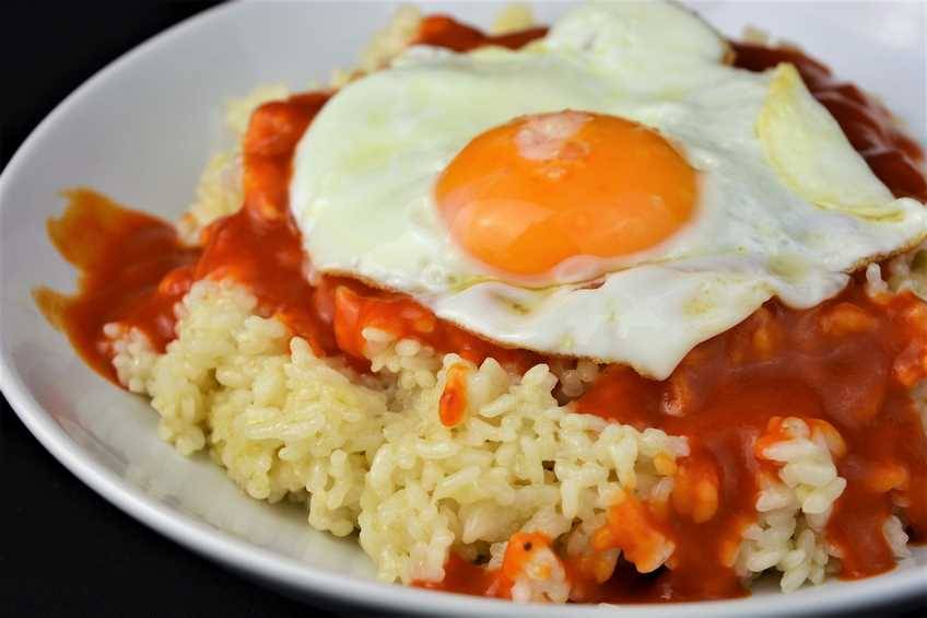 Qué lleva y cómo se hace el verdadero arroz a la cubana