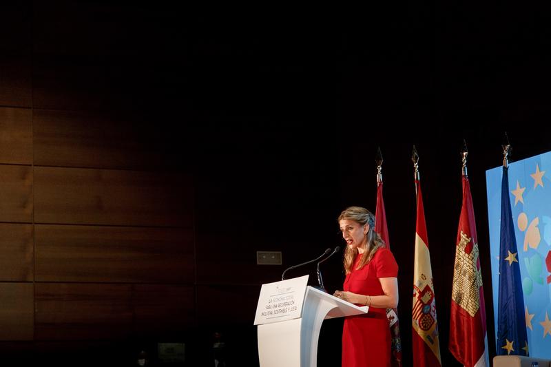 Yolanda Díaz apuesta por que las personas y el trabajo decente estén «en el corazón de la reconstrucción»