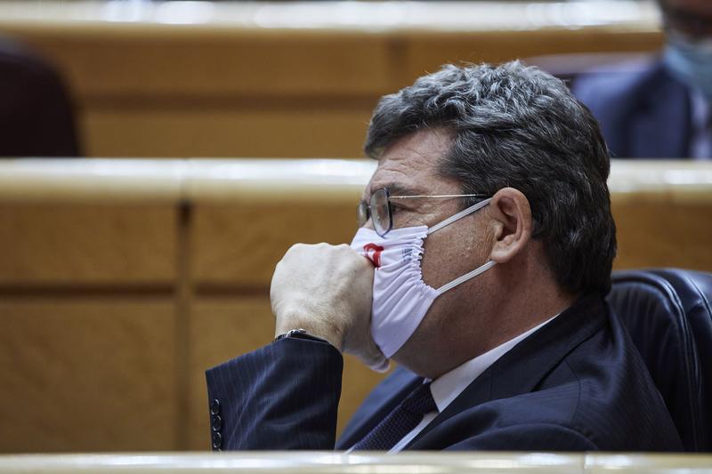 Escrivá penalizará a quienes rescindan contratos en fines de semana para no pagar cotizaciones