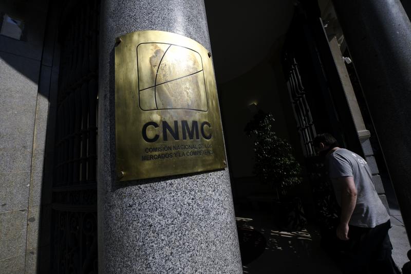 La CNMC propone mantener las obligaciones a Telefónica en el mercado mayorista empresarial