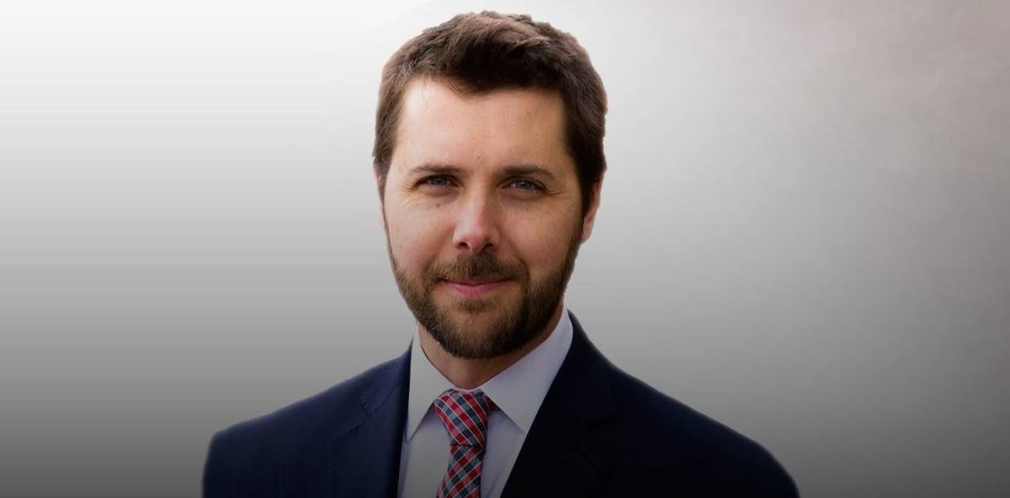 Biden nombra director del Consejo Económico Nacional a un directivo de BlackRock