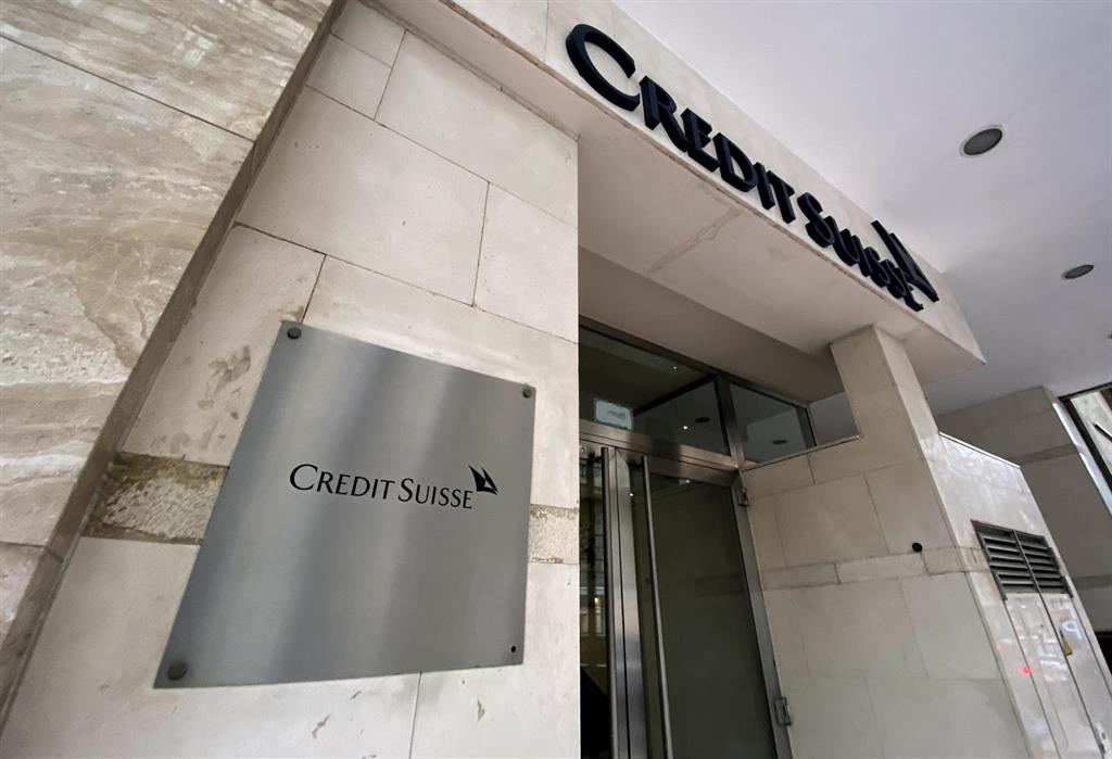 Credit Suisse y UBS aceleran las negociaciones de cara a una hipotética fusión