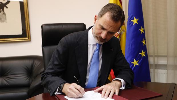 Felipe VI firmar leyes 1 Merca2