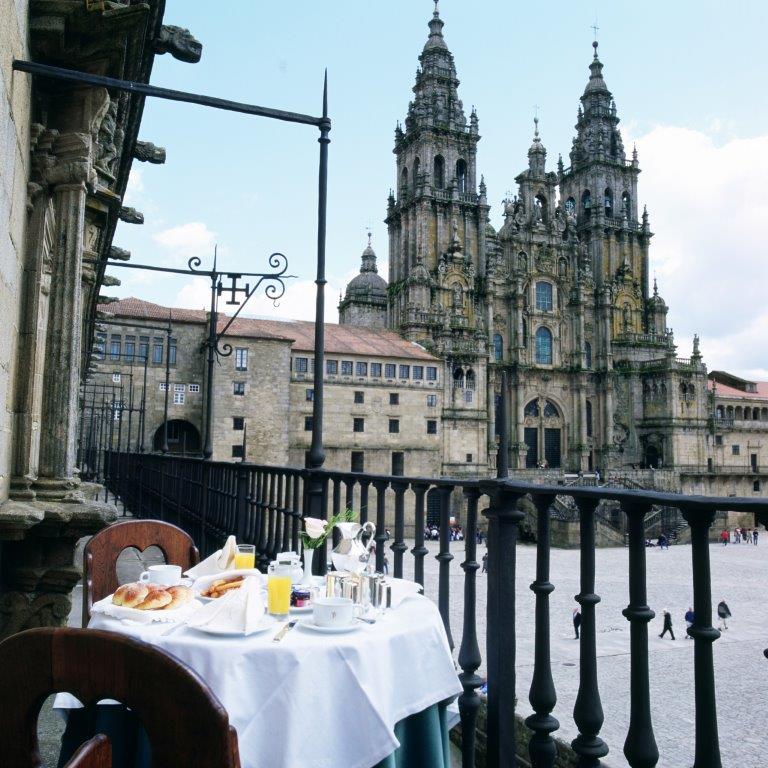 Paradores es la marca con mayor reputación de España y la hotelera con mayor reputación del mundo en 2020 1 Merca2.es PARADOR DE SANTIAGO DE COMPOSTELA Merca2.es