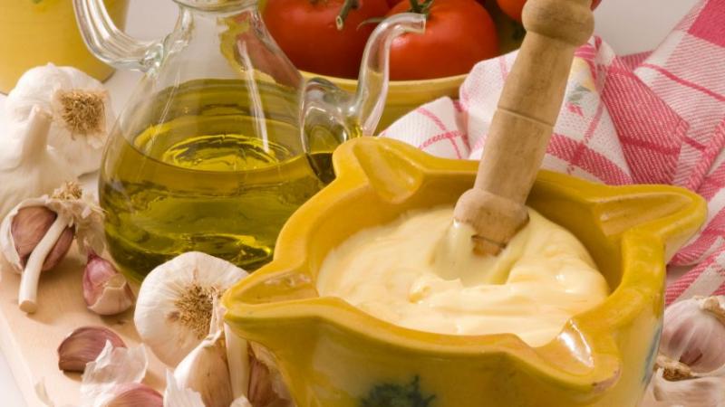 Alioli de patata: cómo hacer paso a paso la salsa más rica del mundo