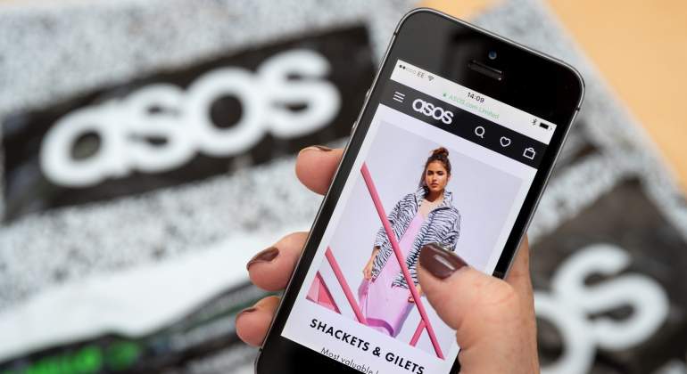 Asos: chollazos en prendas rebajadas por menos de 30 euros
