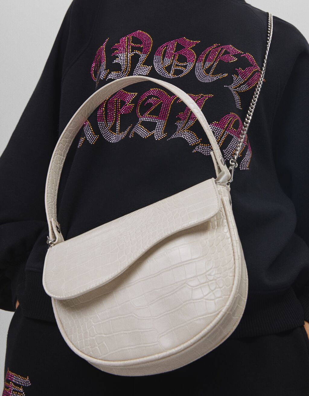 bolso media luna efecto piel de cocodrilo