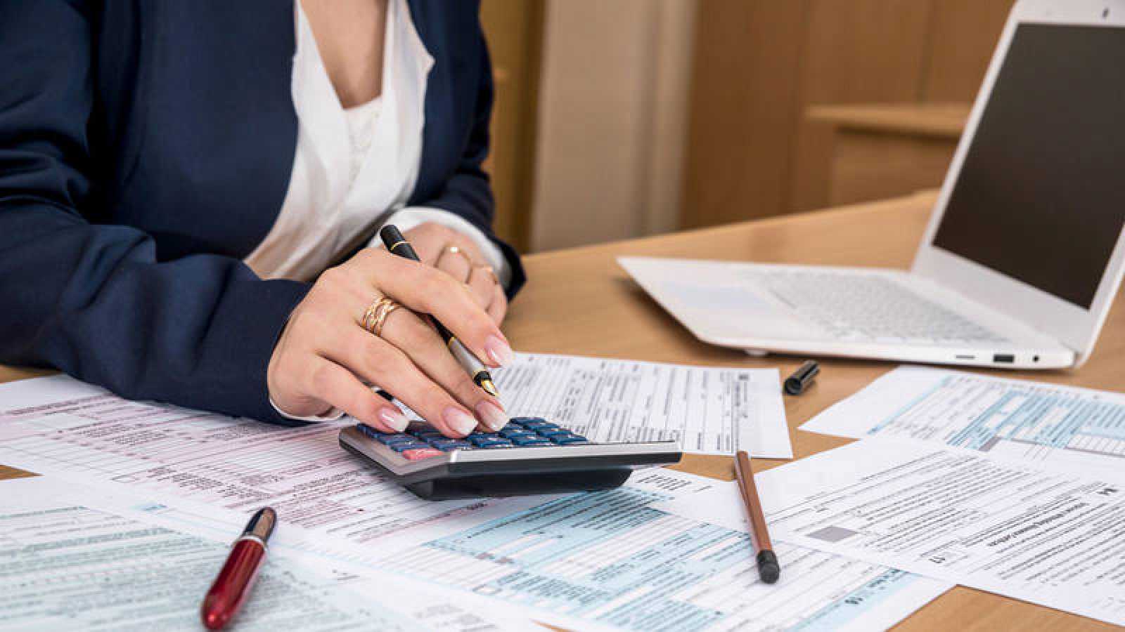 Consejos de la OCU para ahorrar impuestos en 2021