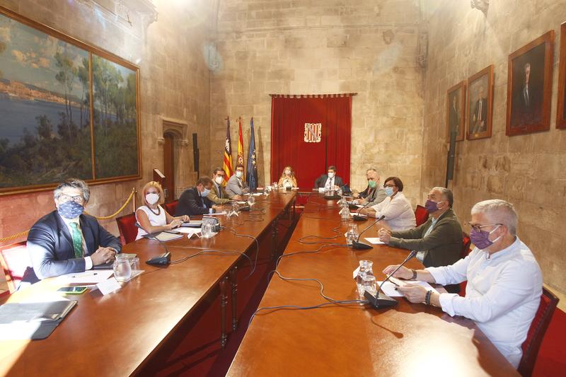 Gobierno, sindicatos y empresarios inician nueva negociación para la prórroga de los ERTE