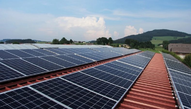 Los analistas castigan el 'rating' de una Holaluz bajo la lupa de Competencia 1 Merca2.es Holaluz-autoconsumo-fnss