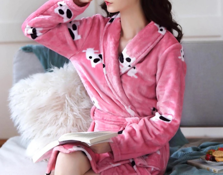 Aliexpress: 10 batas de casa muy entrañables y calentitas de menos de 15 euros 1 Merca2.es bata de casa con vacas