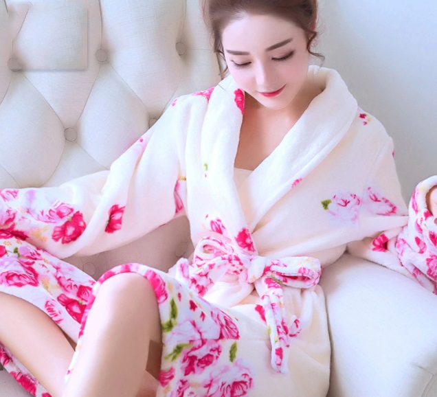 Aliexpress: 10 batas de casa muy entrañables y calentitas de menos de 15 euros 2 Merca2.es bata flores