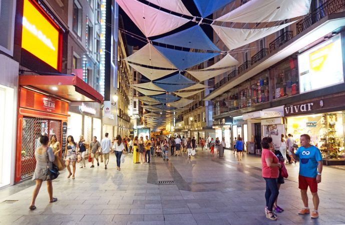 Las principales vías comerciales de Madrid superan el 90% de ocupación por el incremento del turismo 2 Merca2.es calle preciados madrid calles comerciales