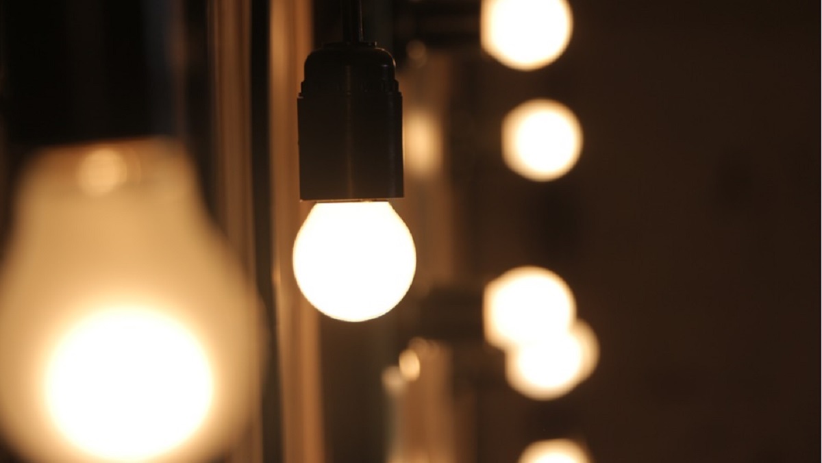 Solo el 7% de los españoles cambia de compañía para reducir su factura de luz
