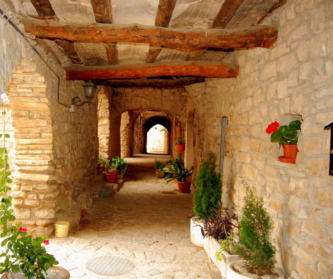 Montfalcó de Murallat, Pueblos de España