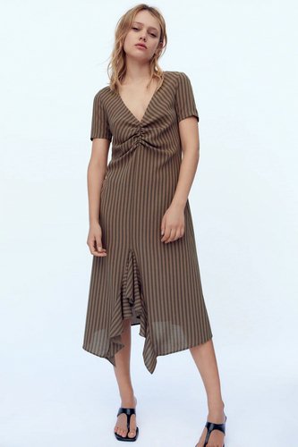 vestido frunce volante