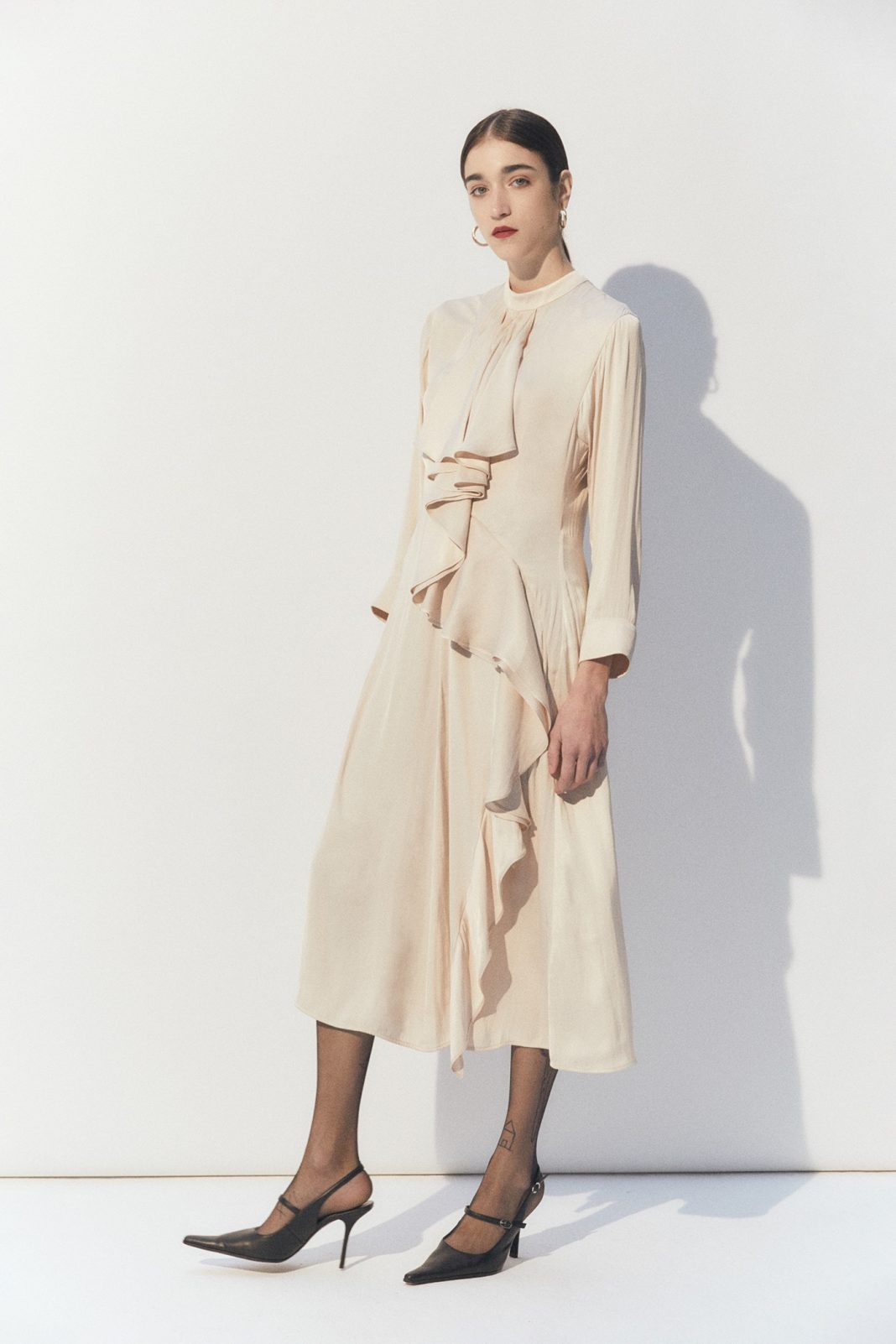 vestido satinado volantes sfera