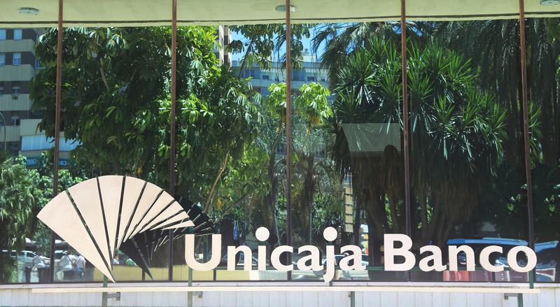 Unicaja reduce el beneficio a la mitad al provisionar 200 millones por Covid