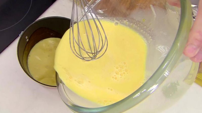 Pasos para elaborar la receta de flan con huevos por Karlos Arguinano Merca2.es