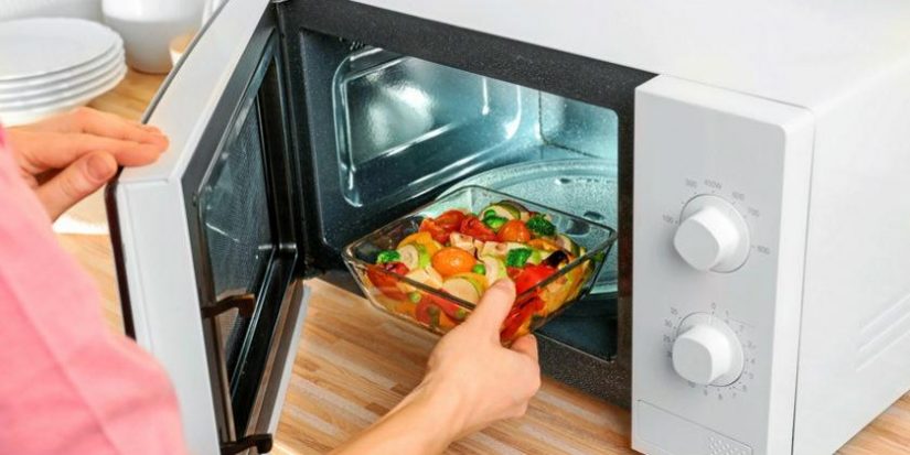 ¿Por qué no colocar las frutas o verduras en los microondas?