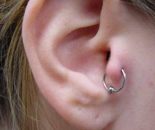 Todo lo que necesitas saber sobre el piercing tragus: riesgos y recomendaciones 22 Merca2.es Que es el piercing tragus