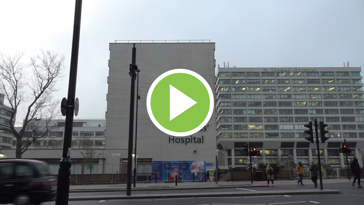 Reino Unido ofrece a los adultos la vacuna contra la covid-19 para julio