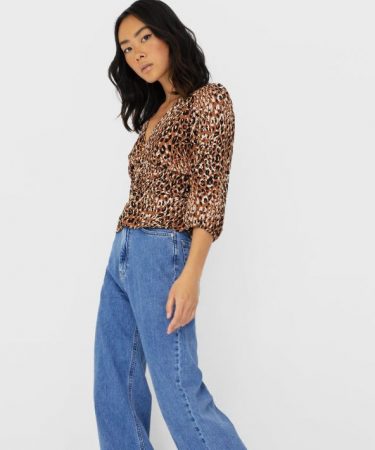 Screenshot 2021 02 18 Blusa frunce Moda de mujer Stradivarius Espana Merca2.es