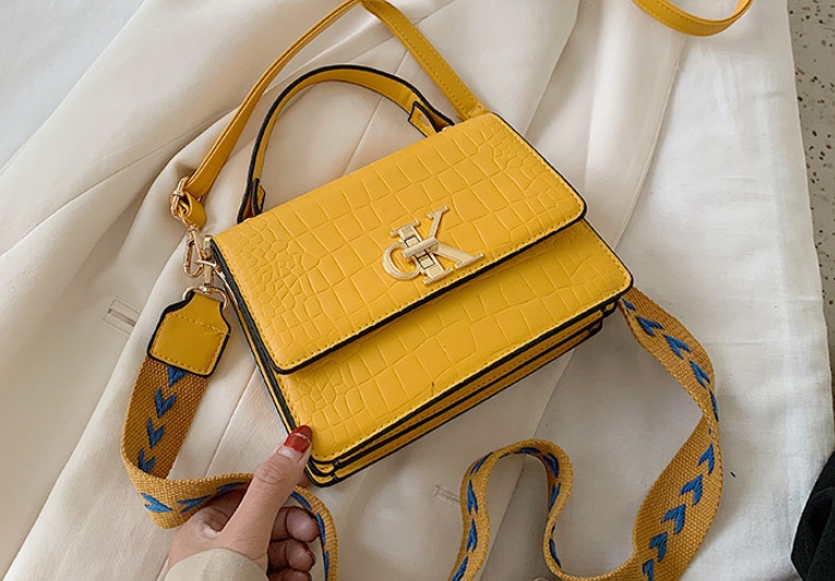 Aliexpress: 10 bolsos que parecen de lujo a precios de mercadillo 4 Merca2.es bolso CK