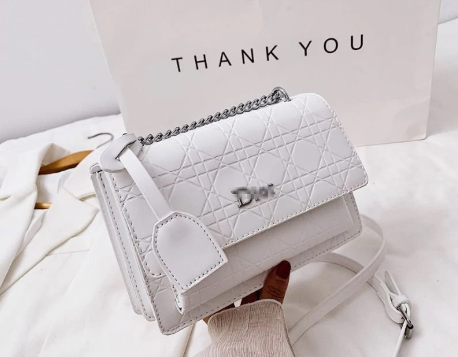 Aliexpress: 10 bolsos que parecen de lujo a precios de mercadillo 8 Merca2.es bolso dior