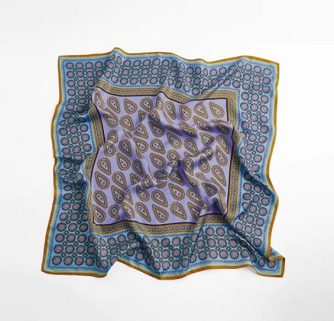 Zara: accesorios para darle un punto veraniego a tus looks 25 Merca2.es pañuelo seda estampado zara