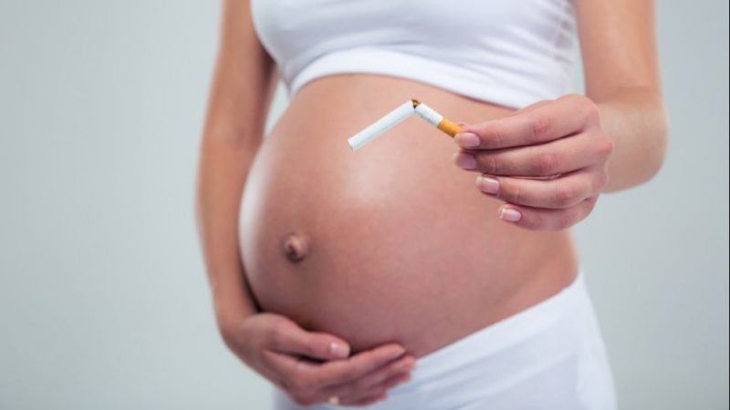 ¿Cuáles son los daños de fumar durante el embarazo?