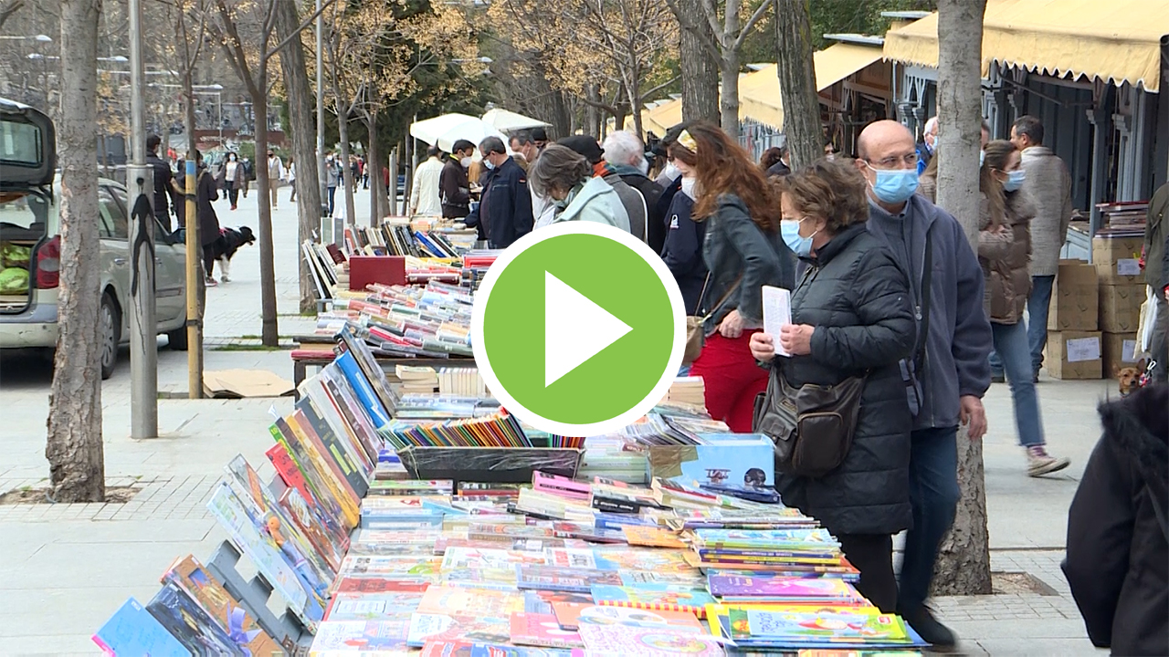 La Cuesta de Moyano, el refugio de los libros antiguos en Madrid