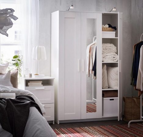 La mesita BRIMNES para todos los cuartos