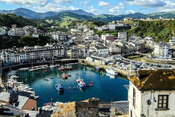 Pueblos bonitos de Asturias que deberías apuntar para este verano 41 Merca2.es Verano en Luarca