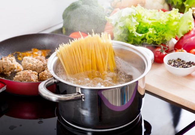 ¿Por qué es importante el agua de la pasta?