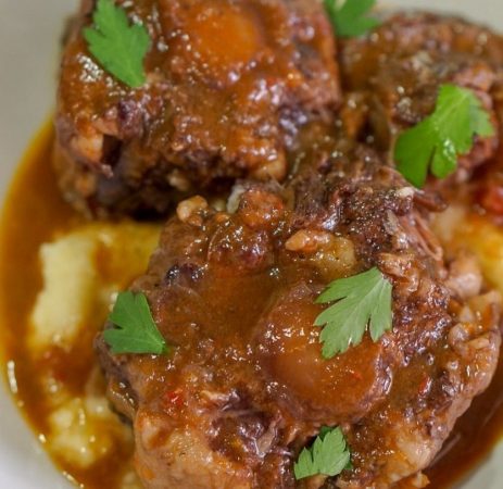 Rabo de toro: los trucos de Arguiñano para bordar el plato más tradicional 22 Merca2.es Arguiñano