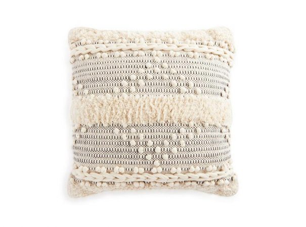 Primark Home: 8 gangas de la nueva colección para que brille tu hogar 1 Merca2.es cojin estilo chindi