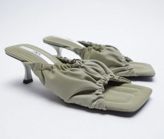 Sandalias de Zara chulísimas que vas a querer ponerte cuanto antes 16 Merca2.es sandalia tacon frunce