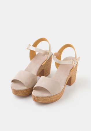 El 'outlet' más bestia de Carrefour: 8 prendas al 80% de descuento 8 Merca2.es sandalias carrefour Merca2.es