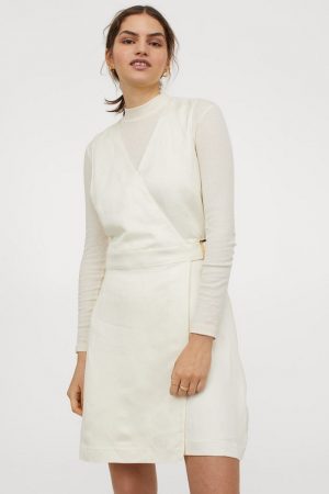 vestido cruzado con lino