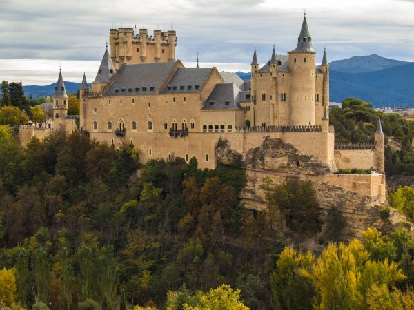 Cinco cosas que debes ver en Segovia más allá de su acueducto 82 Merca2.es El Alcázar Segovia