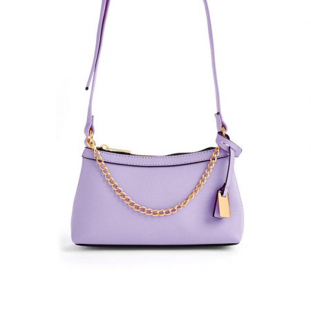 Mini bandolera lila con cadena dorada en la parte delantera