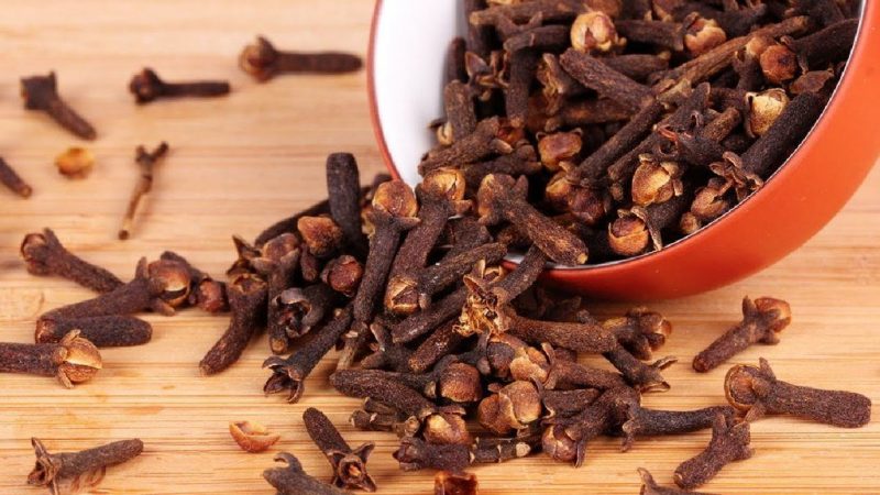Usar clavo de la india para el dolor de muelas
