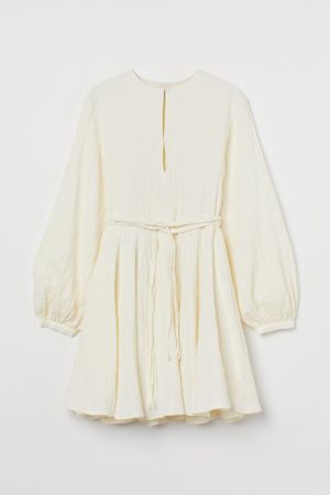 Vestido con cinturón de anudar por H&M