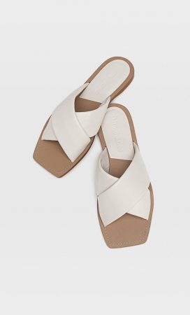 Sandalias baratas de Stradivarius para presumir esta primavera 22 Merca2.es sandalias-cruzadas-stradivarius