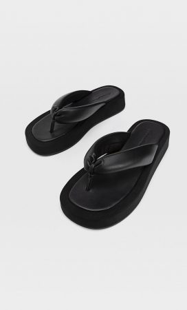 Sandalias baratas de Stradivarius para presumir esta primavera 26 Merca2.es sandalias dedo stradivarius Merca2.es